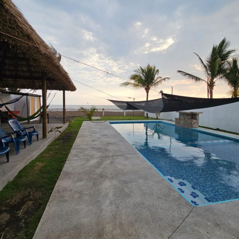 piscina frente al mar hawaii